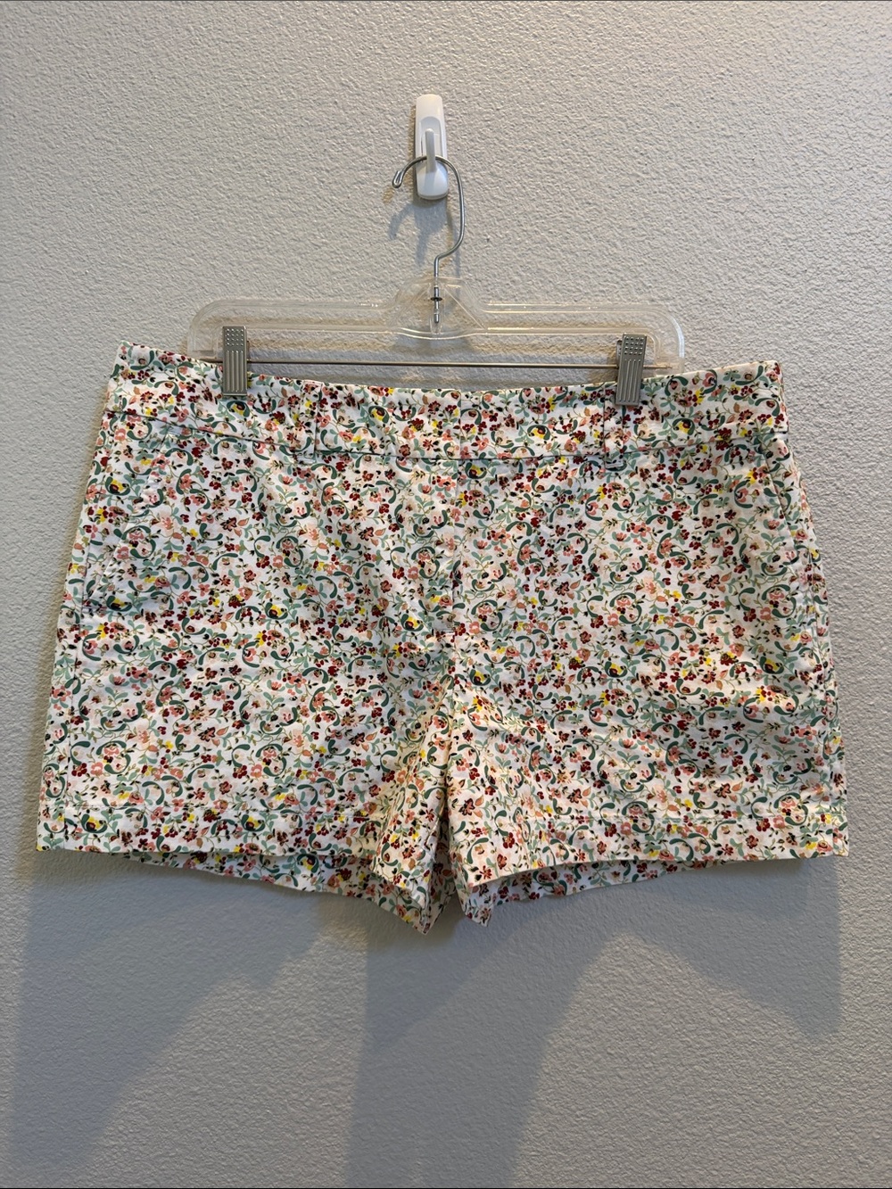 LOFT Women’s White Floral Print Shorts NWT